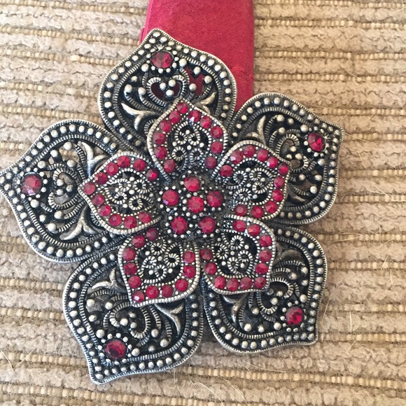 Leather Belt w/heavy ornate buckle...Express - Picture 2 of 4